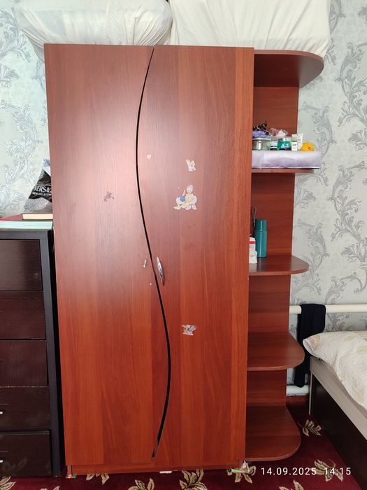 Mustakham bolalar shkafi