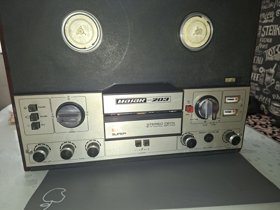 Magnetofon Majak 203, fabricat in URSS, 1980, funcțional, fără capac plastic