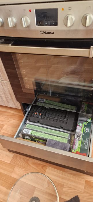 Продам электроплиту Hansa