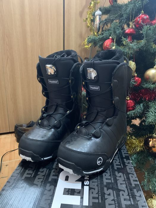 Boots noi Trans Burton folositi