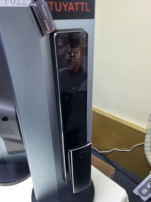 Дверной умный (smsrt) замок