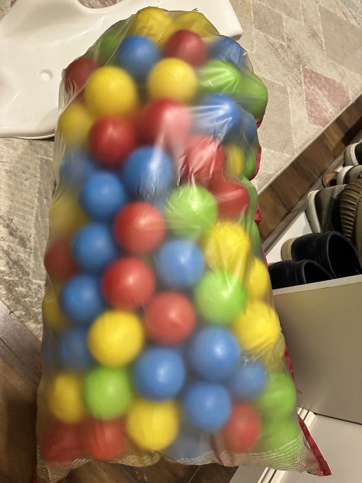 Продам Детский бассейн шарики