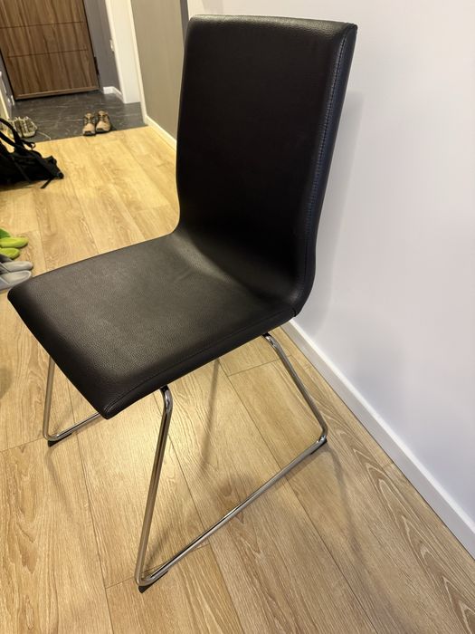 Scaune moderne pentru dining / bucătărie – Negre, cadru cromat