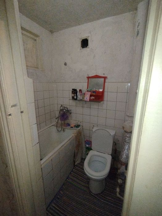 Продается 1-Комнатная Спутник -4 Балкон 2х6.