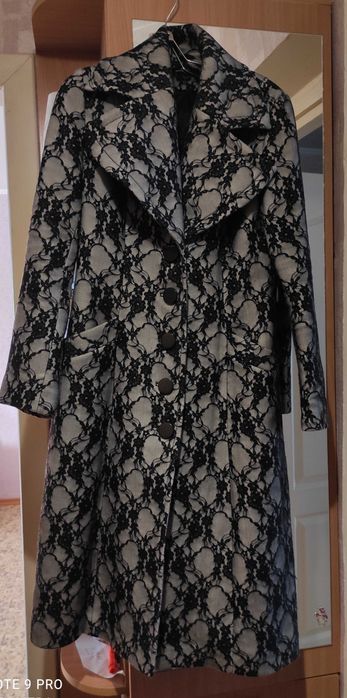 Продам демисезонные пальто размер 46-48