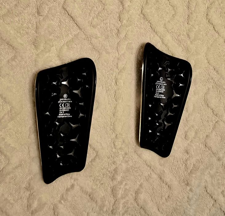 Кори за игра на футбол, размер "L".