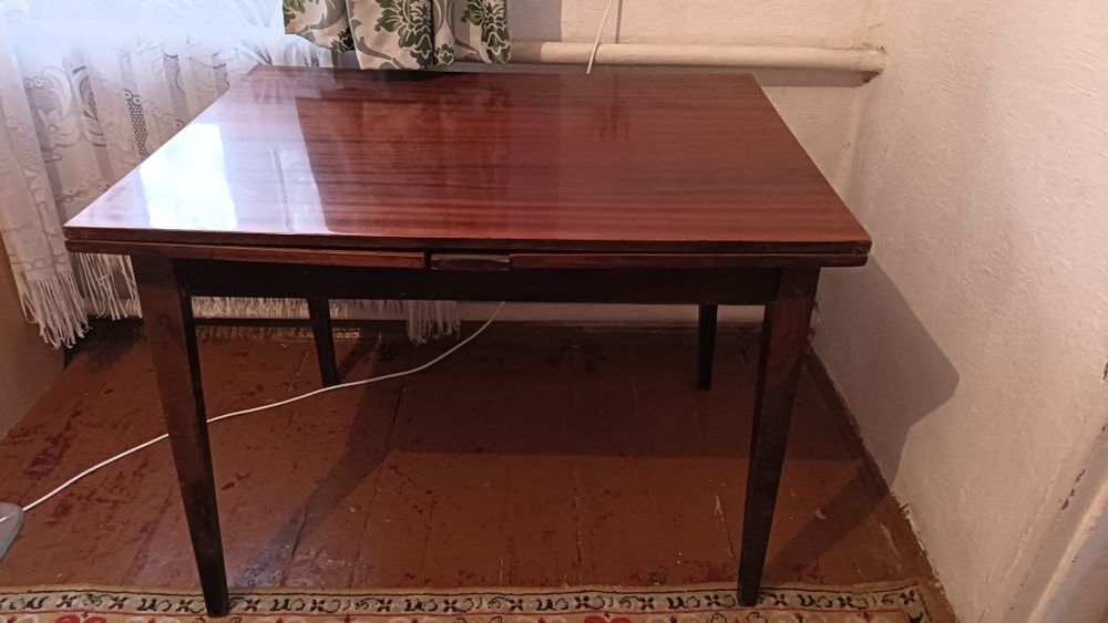 Мебель бу. Стол полированный, раздвижной.