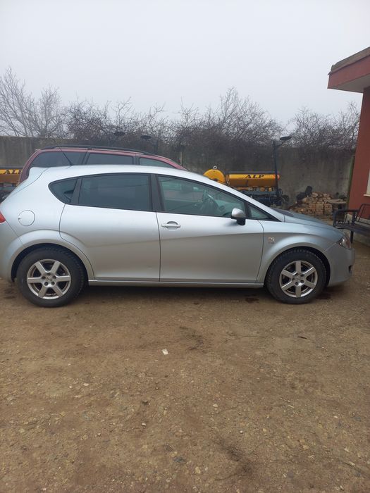 Продава се сеат леон