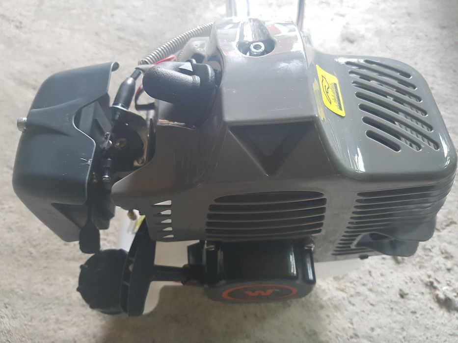 Motocoasa   , 6.2CP.. cu acessori ..