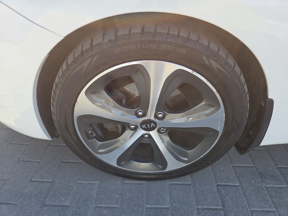 Продавам семейния  автомобил KIA CARENS  7 места