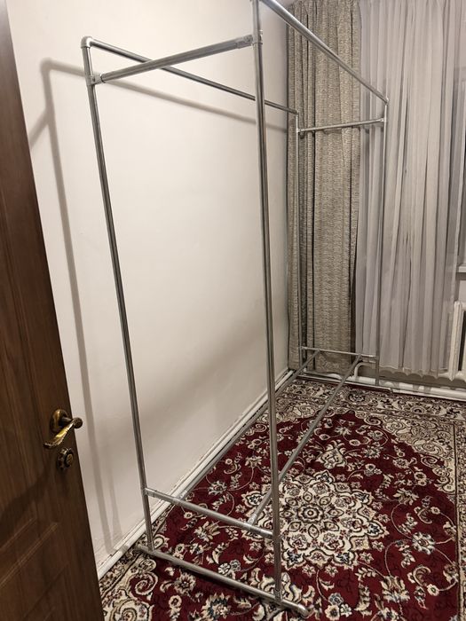 Продам новую вешалку