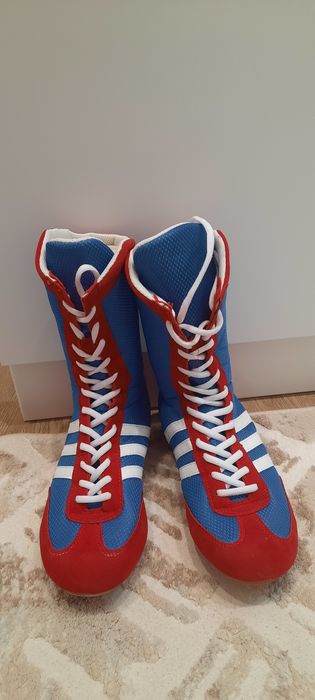 Продам обувь спортивную