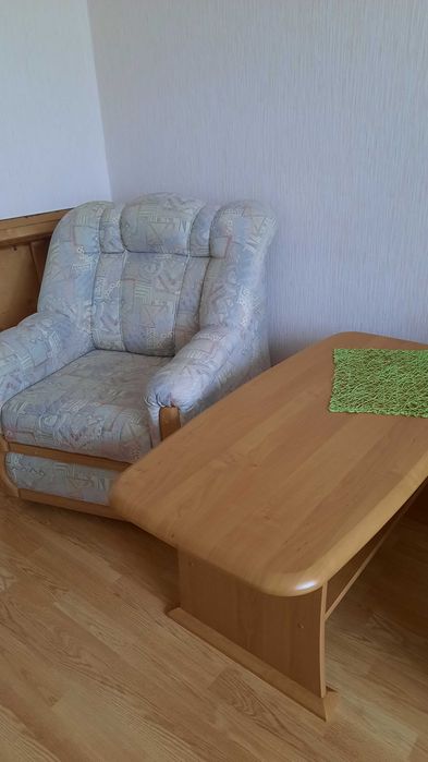 Продам Кресло с журнальным столиком