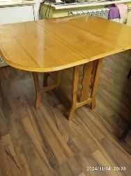 Продаем стол книжку, дерево