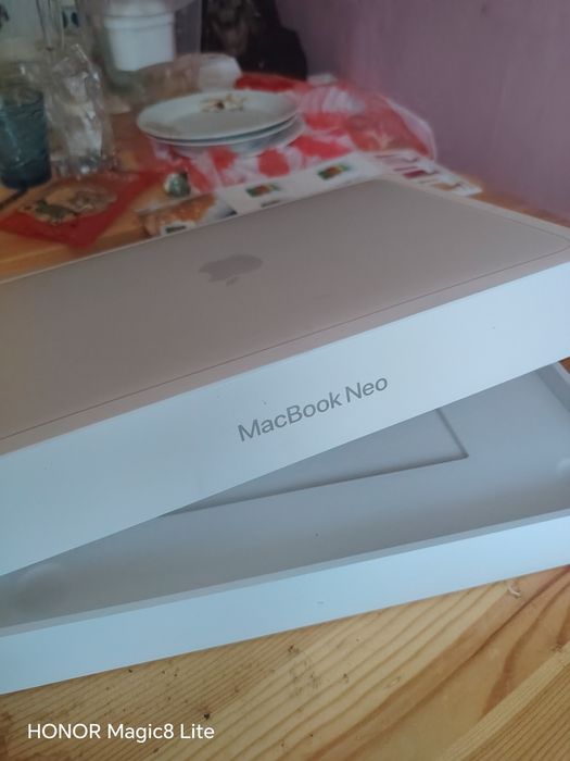 Чисто нов Apple MacBook Neo 13" (A18 Pro / 8GB / 256GB) – Пълен комплект, Гаранция!