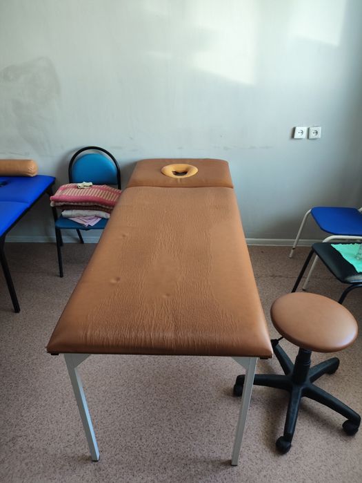 Медицинский кушетка