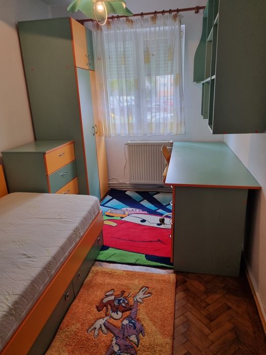 Apartament 3 camere de închiriat