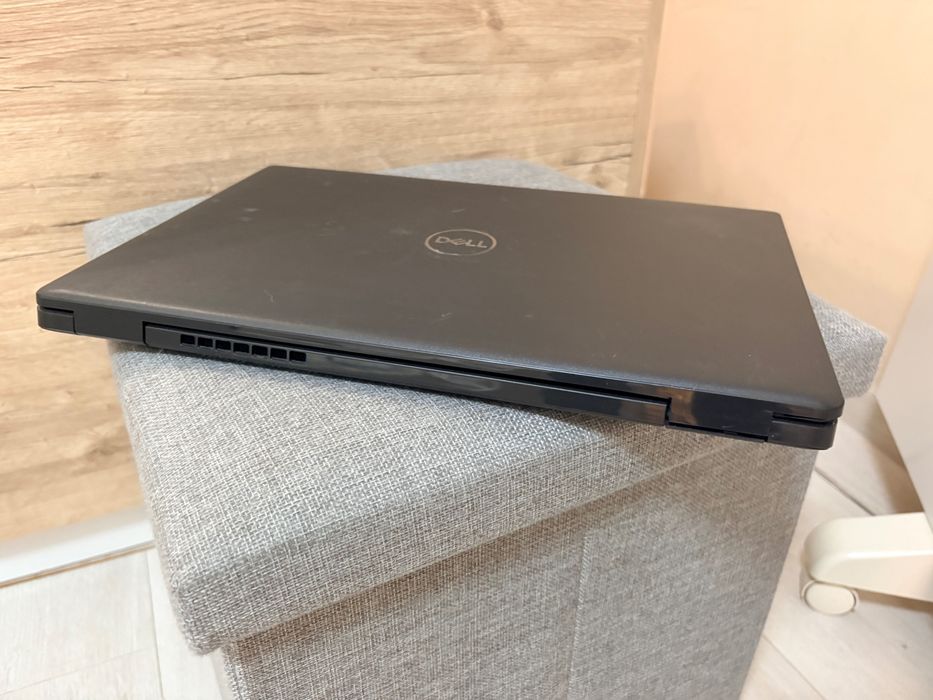 Лаптоп Dell Latitude 3520