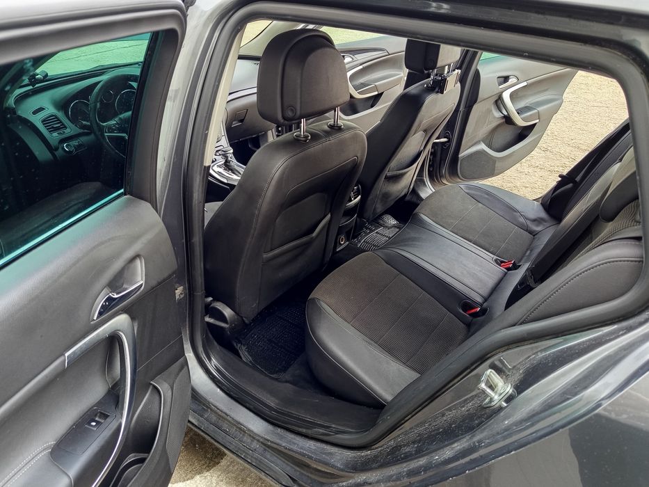 Продавам OPEL Insignia