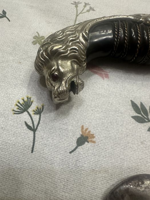 Cutit realizat din sabie de ofiter al regelui Ferdinand