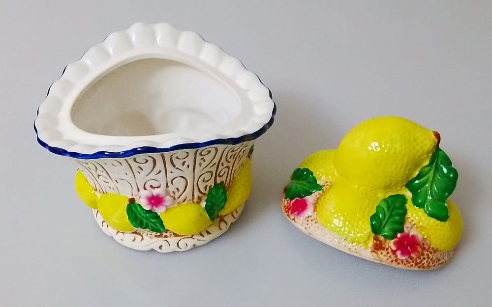 Вазы из латуни, шкатулки