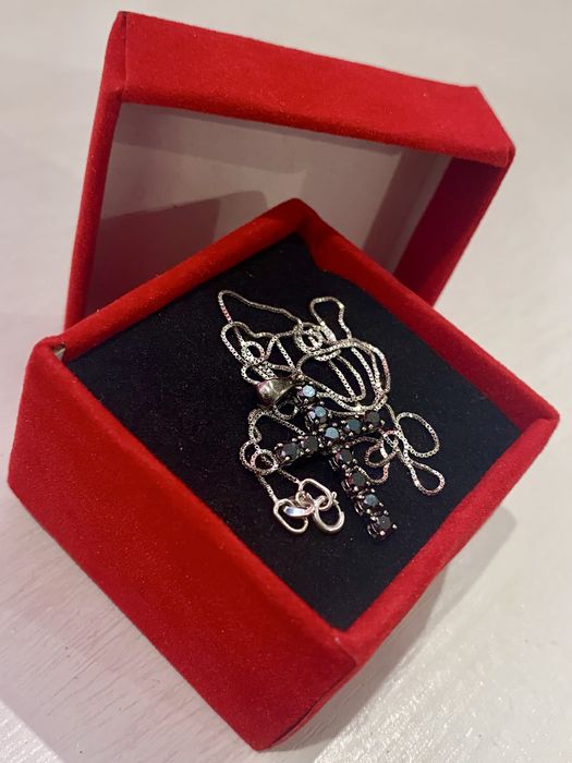 Страхотно Бяло Златно синджирче с кръстче и черни диаманти