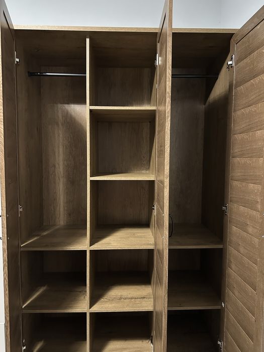 Гардероб  три крила  компактен  неразличим от нов