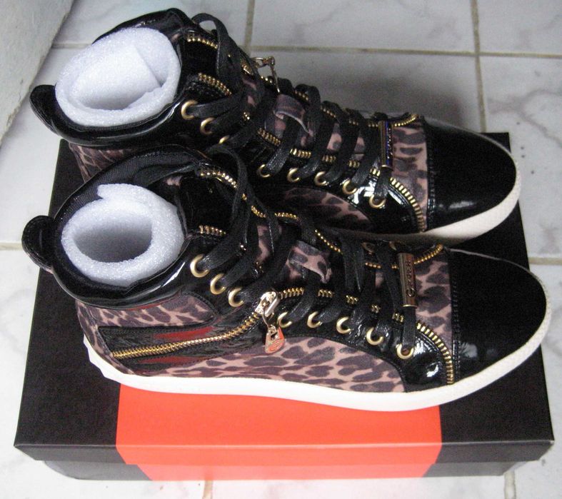 Guess уникално стилни оригинални кецове