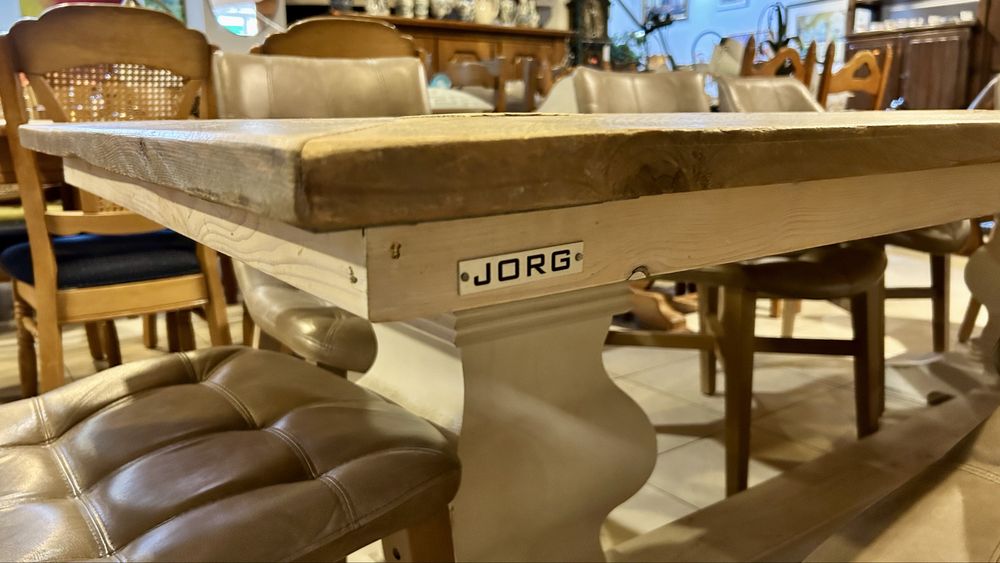 Луксозен трапезен комплект – 250×100 см + 8 кожени стола