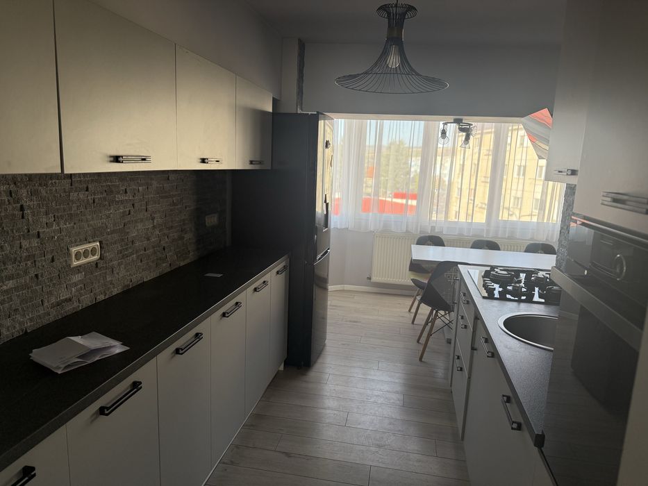 Inchiriez apartament