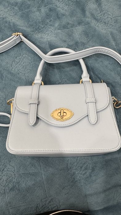 Женская сумка голубого цвета