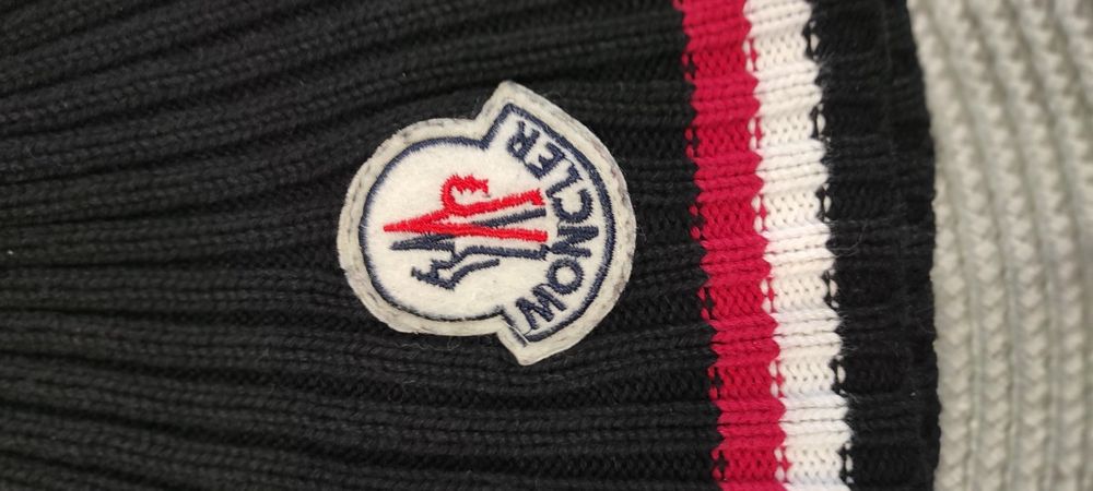 Зимна шапка Moncler