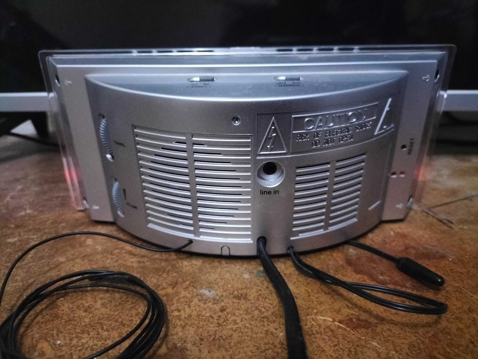 Продается часы-будильник-FM-AM-радио