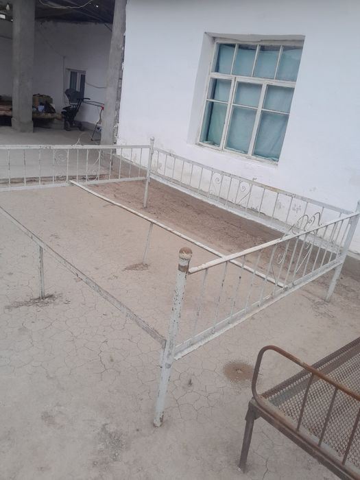 Krovat tapchan so' ri sotiladi