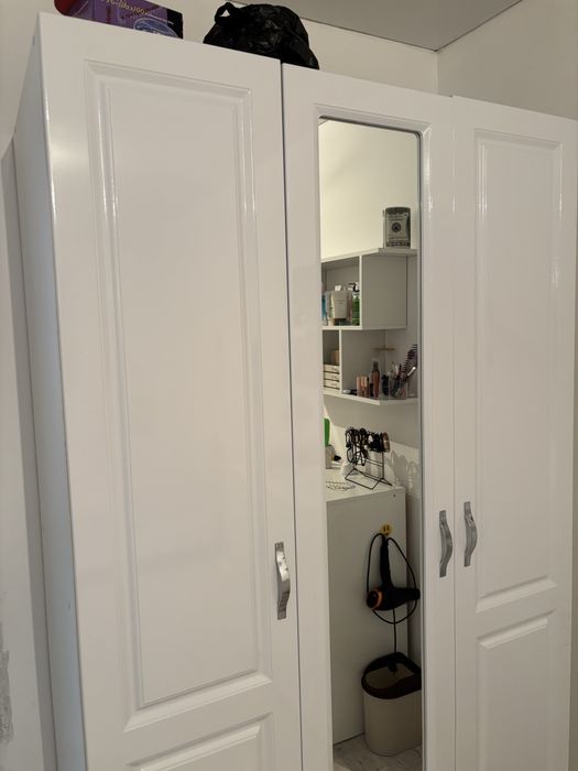 Продаю шкаф с зеркалом