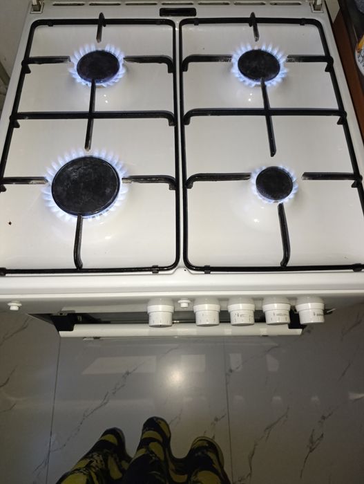 Продам газовую плиту Bosch