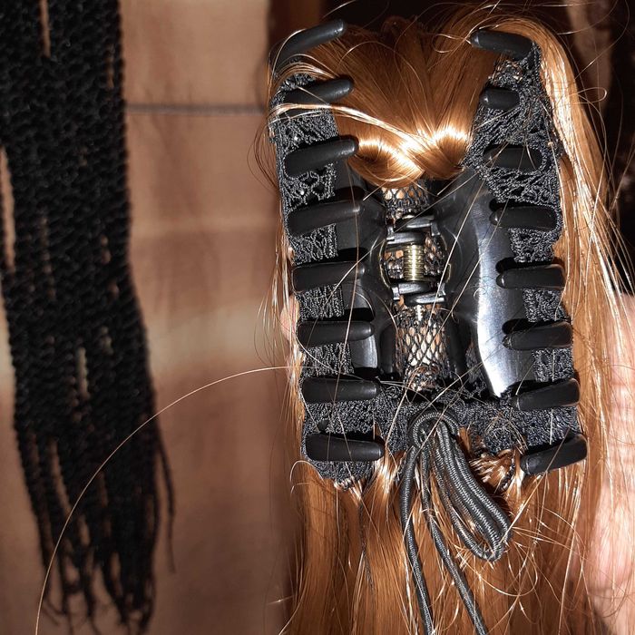 Зимни шапки и Екстейшан опашка с шнола  черна.черна с пипеляво ,русо и