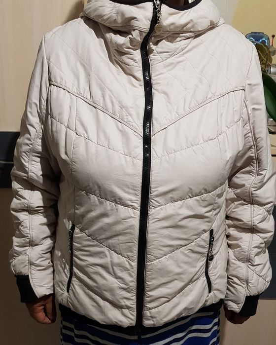 Продам женскую куртку