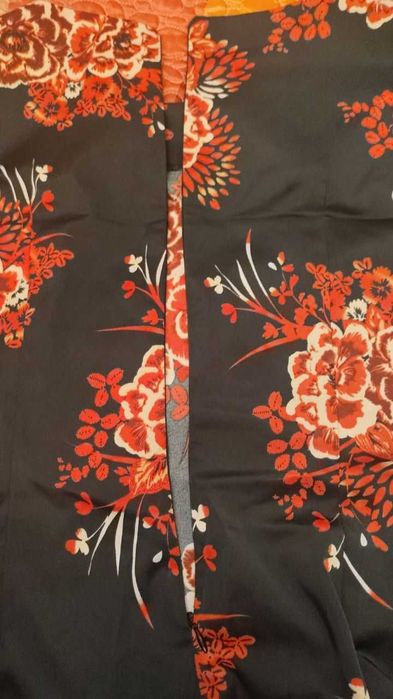 Платье женское, с шифоновыми рукавами, молния на спине.