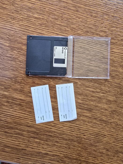 Discheta PC cumparata acum 20-25 de ani, dar nefolosita niciodata