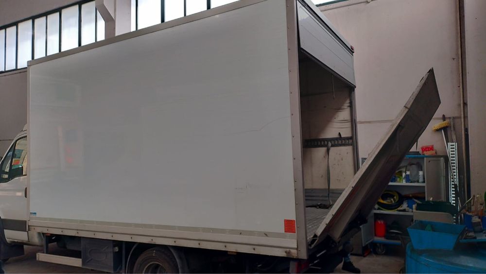 Фургон с падащ борд