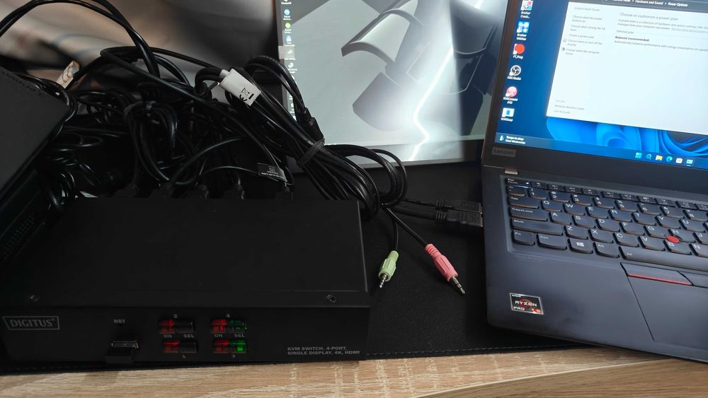 KVM Switch Digitus DS-12880 4-порта, 4K HDMI, като нов