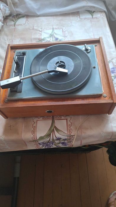 Грамофон „АККОРД-210„