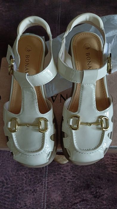 Продам босоножки