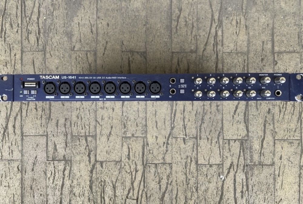 Interfață audio Tascam US-1641