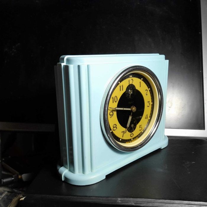 Ceas desteptator - mecanic JNSA din fosta Yugoslavia .