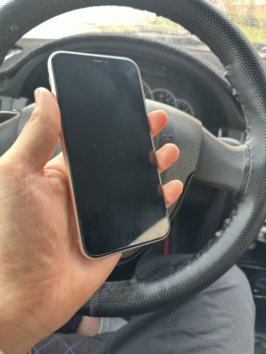 Продам Iphone 11 64 gb white