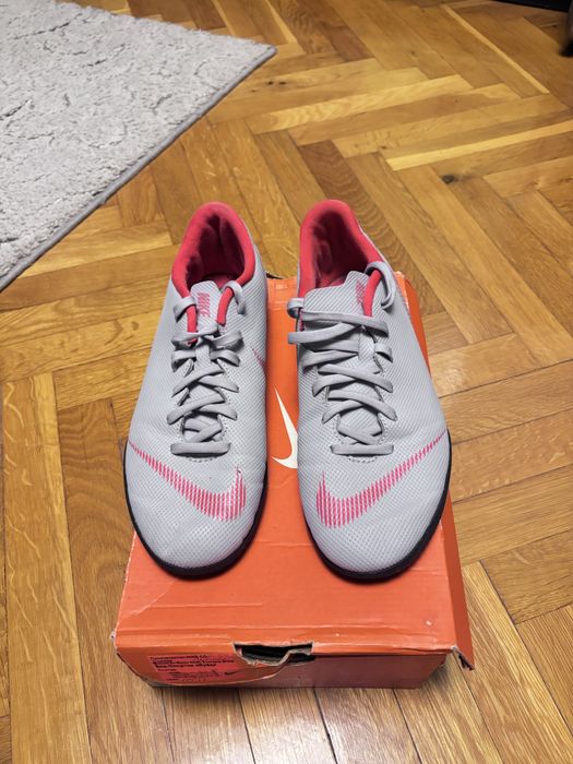 Футболни обувки стоножки Nike Mercurial 39