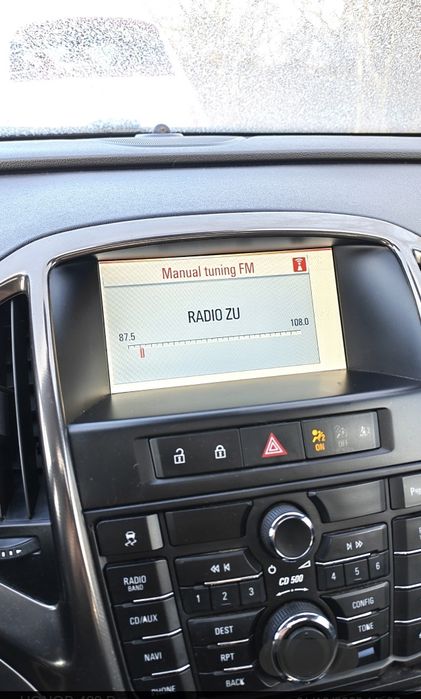 Vând navigație cd 500 Opel Astra j perfect funcțională.