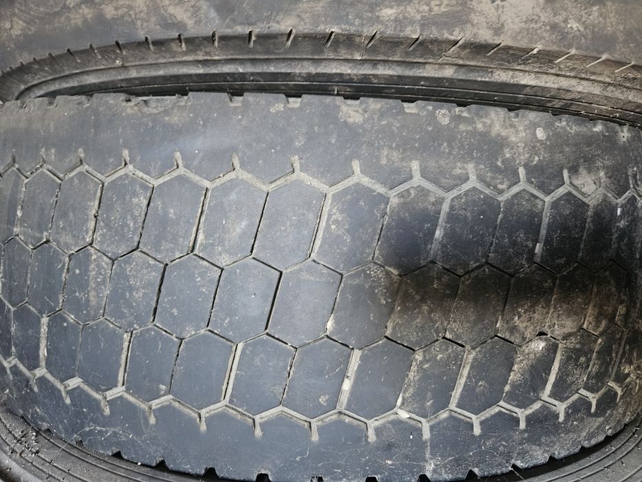 Резина БУ грузовая 285/70/19.5